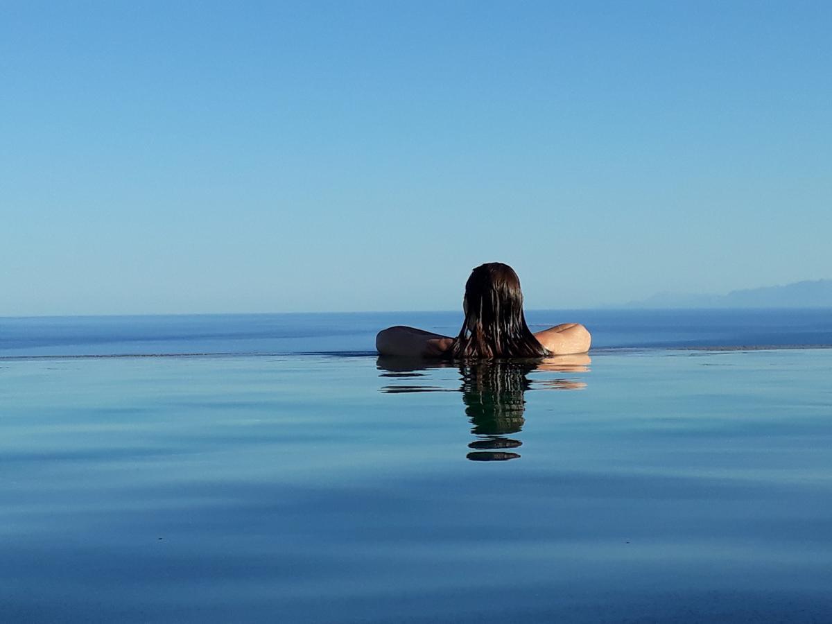 The Infinity 180 Luxury Suites Milia エクステリア 写真
